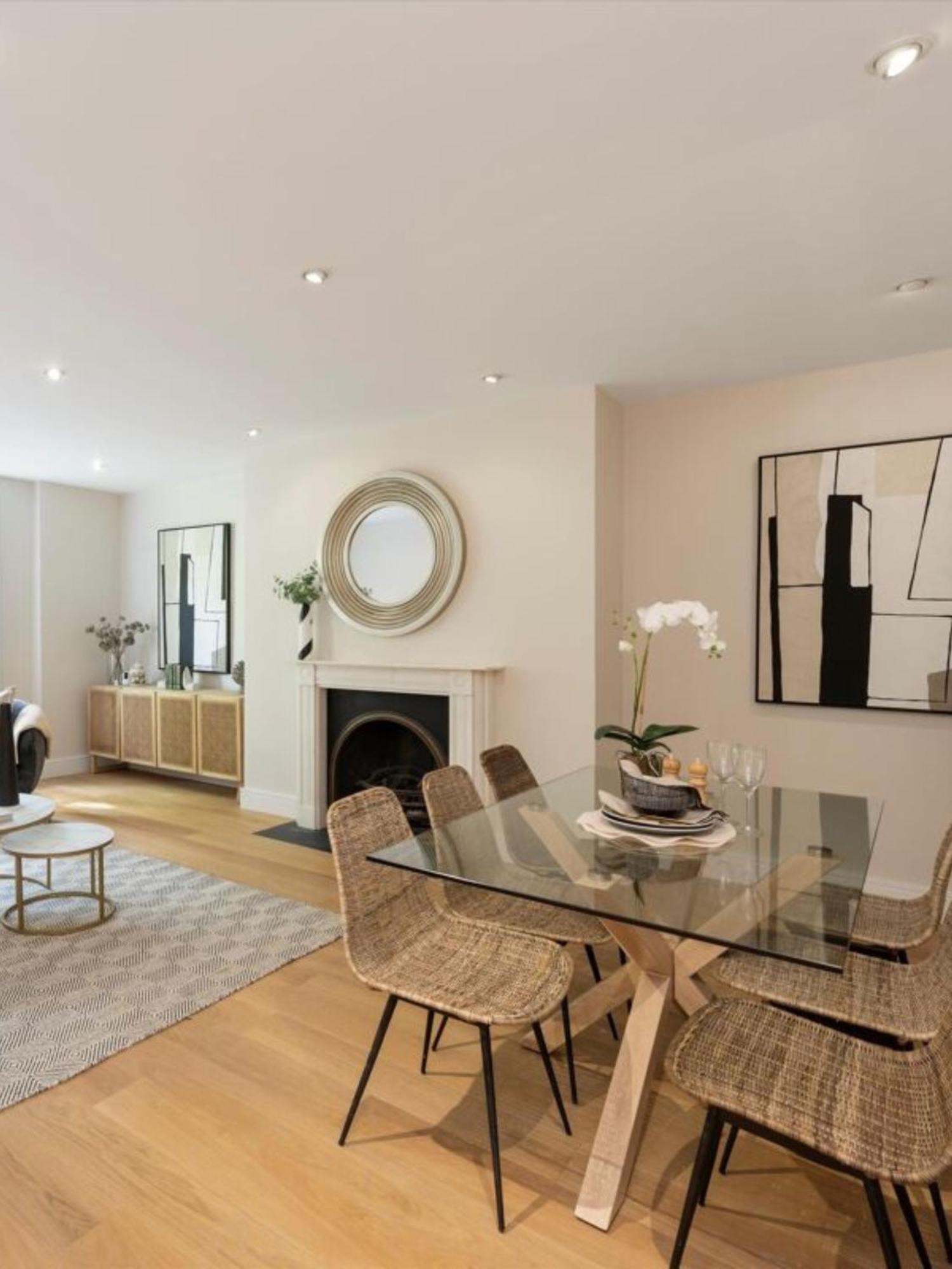Henry Apartment *